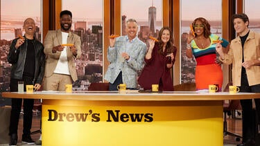 Drew and the CBS Mornings Hosts Test Out Using Hotdogs as Straws | Drew's News 
