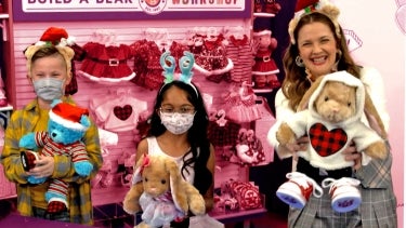 Drew Surprises Drew-Gooder Kids with Build-A-Bear Experience