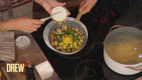 Pilar Valdes Shows Drew How to Make Her Linguine Alle Vongole 