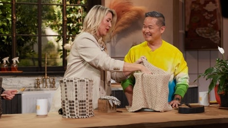 Sarah Teresinski Teaches Drew and Danny Seo How to Make DIY Planters Out of a Trash Can and a Rug 