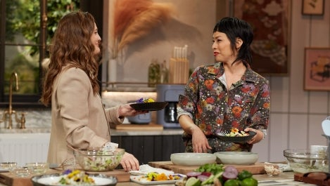 Pilar Valdes Shows Drew How to Make a Filipino Dish Close to Her Heart: Kinilaw | Pro Tips with Pilar