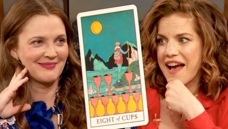 Anna Chlumsky Gives Drew a Tarot Card Reading