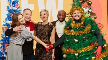 Ross Mathews Crowns a Winner for Drew's Holiday Tree Decorating Competition 