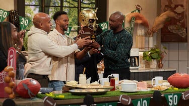 Tiki Barber and Victor Cruz Crown the Super Bowl Dish Competish Champion