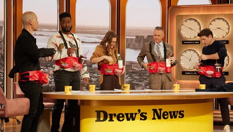 Drew and the Hosts of "CBS Mornings" Test Out a Fanny Pack That Can Hold Snacks AND Drinks | Drew's News