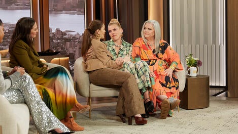 Busy Philipps Does an Impression of the AOL Dial-Up Sound