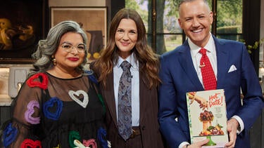 Rawaan Alkhatib Makes Crispy Sautéed Dates on a Saffron Cloud