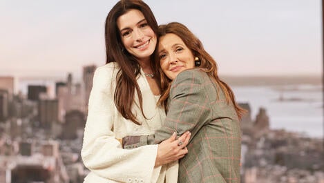 Anne Hathaway on Making the Decision to Cut Her Hair On-Screen in "Les Misérables" | Behind the Scenes