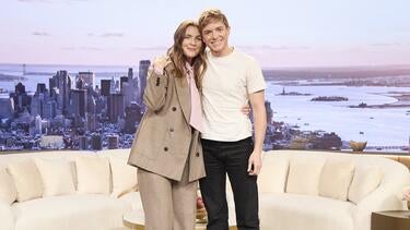 Mae Martin & Drew Barrymore Bond Over Being 'Wayward' Teens 