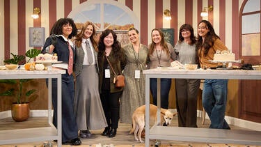 Drew Barrymore vs Valerie Bertinelli in a Thanksgiving Cake Decorating Challenge! 